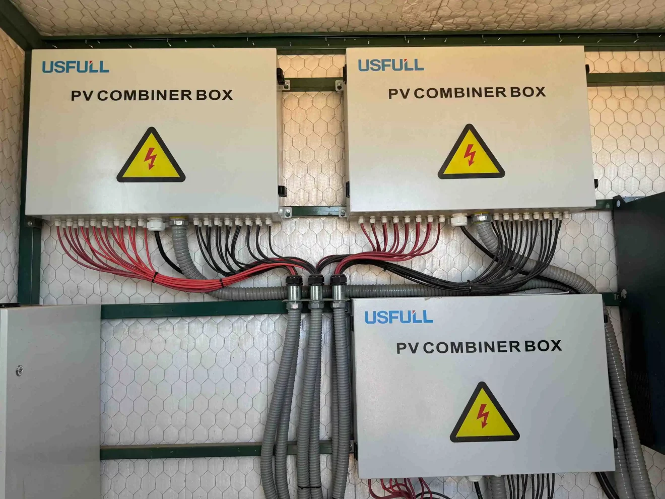 USFULL-Solar-Water-Pump-Inverter-and-PV-Combiner-Box-for-Water-Pumping-3